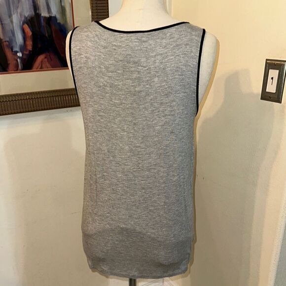 Carmen Marc Valvo Gray Sleeveless Top with Black Ribbon Detailing Size Large - Picture 9 of 10
